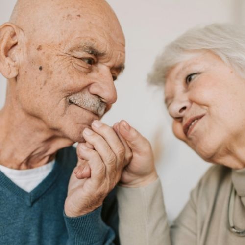 adultos mayores edema macular 1a